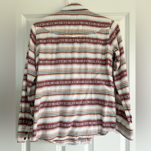 Ariat Button-up Long Sleeve, Size Small - Picture 5 of 6